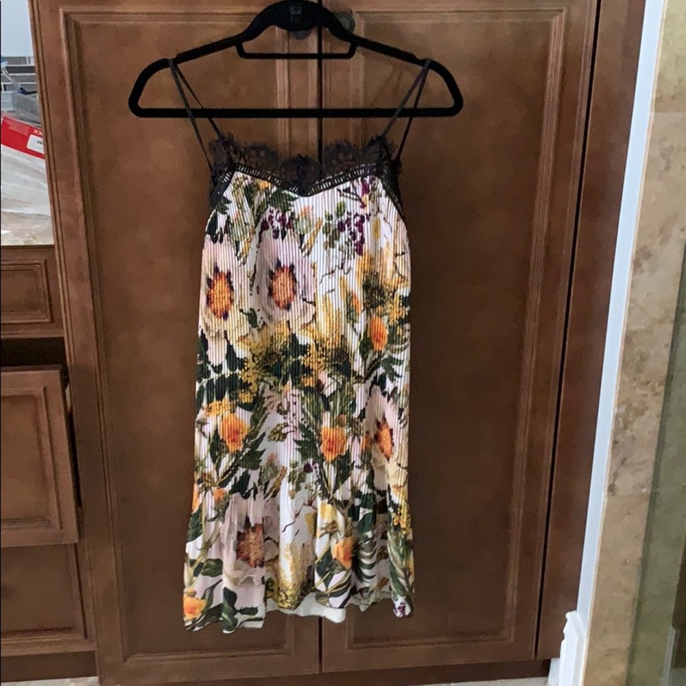 Strapless romantic dress. Spaghetti strap